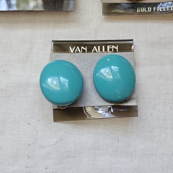 Set of vintage Van Allen clip on earrings - Picture 4 of 10